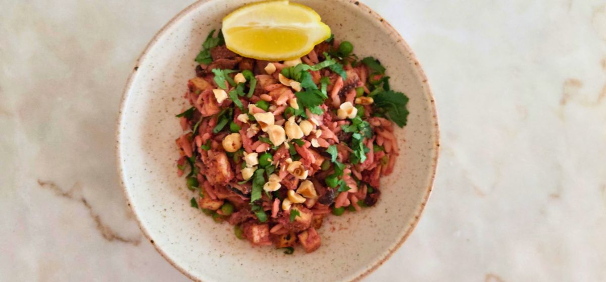 Salada Fresca | Tofu, Cogumelos, Ervilhas, Massa e Molho de Beterraba