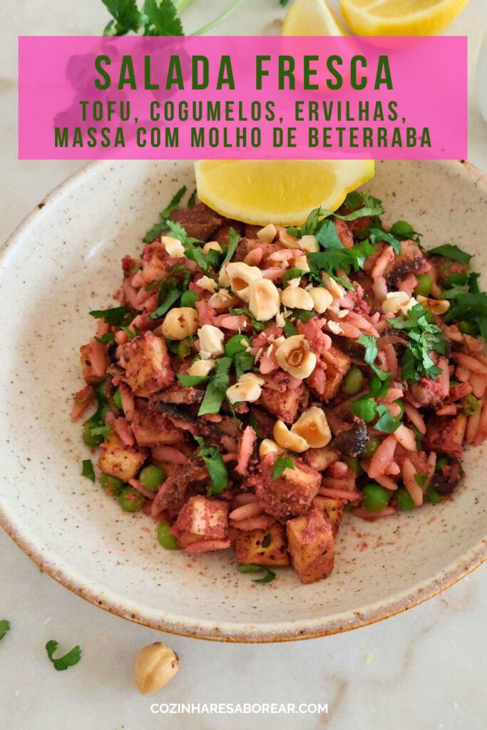 Salada fresca Tofu, Cogumelos, ervilhas, Massa com Molho de Beterraba