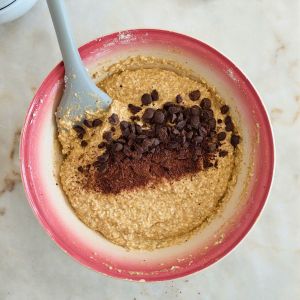 Farinha, Ovos e cenouras e banana e pepitas de chocolate