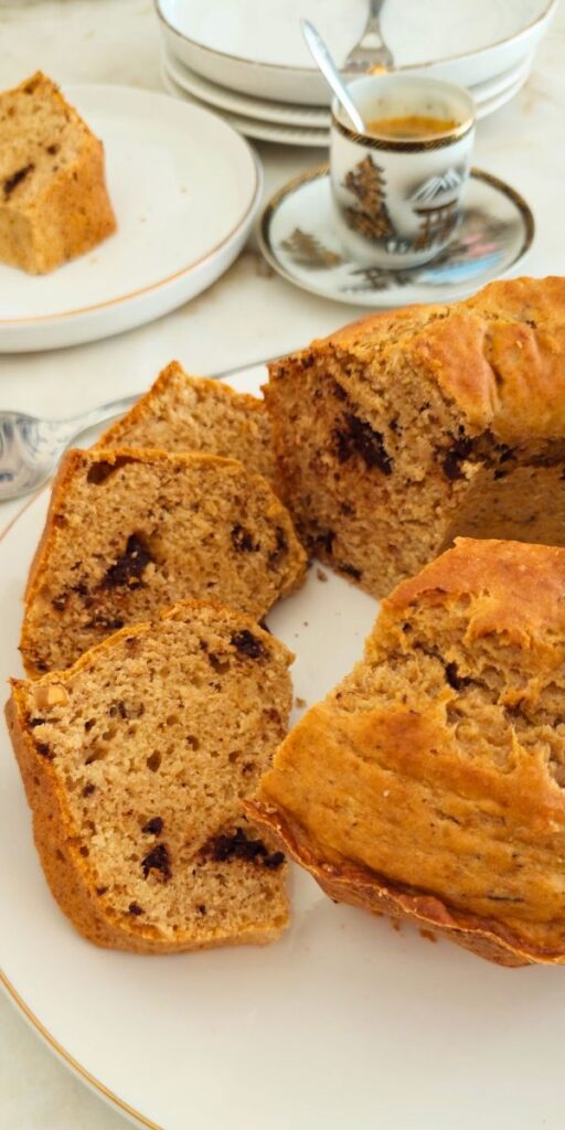 Bolo de Banana com Pepitas de Chocolate com Amêndoas simples