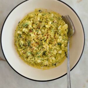 Receita de Salada de ovo e abacate