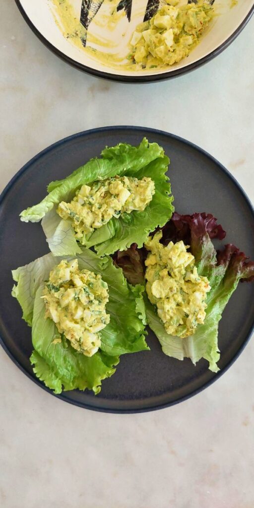 Receita prática de salada de ovo com abacate