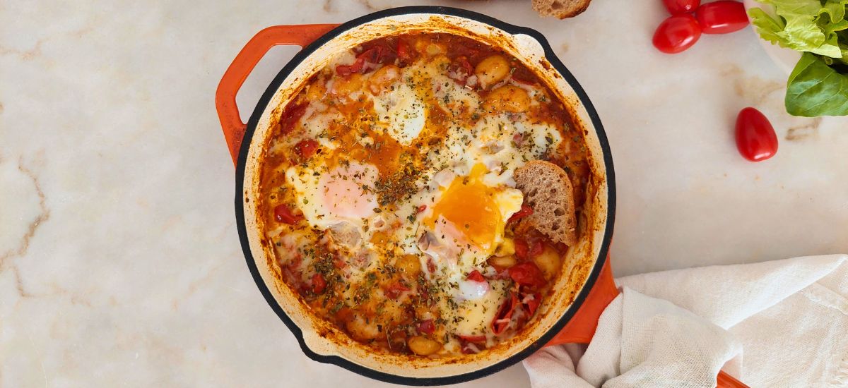 Tomatada com feijão branco e ovo escalfado | A minha Shakshuka