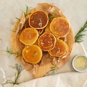 Panquecas salgadas de queijo e alecrim receita saudável e fácil