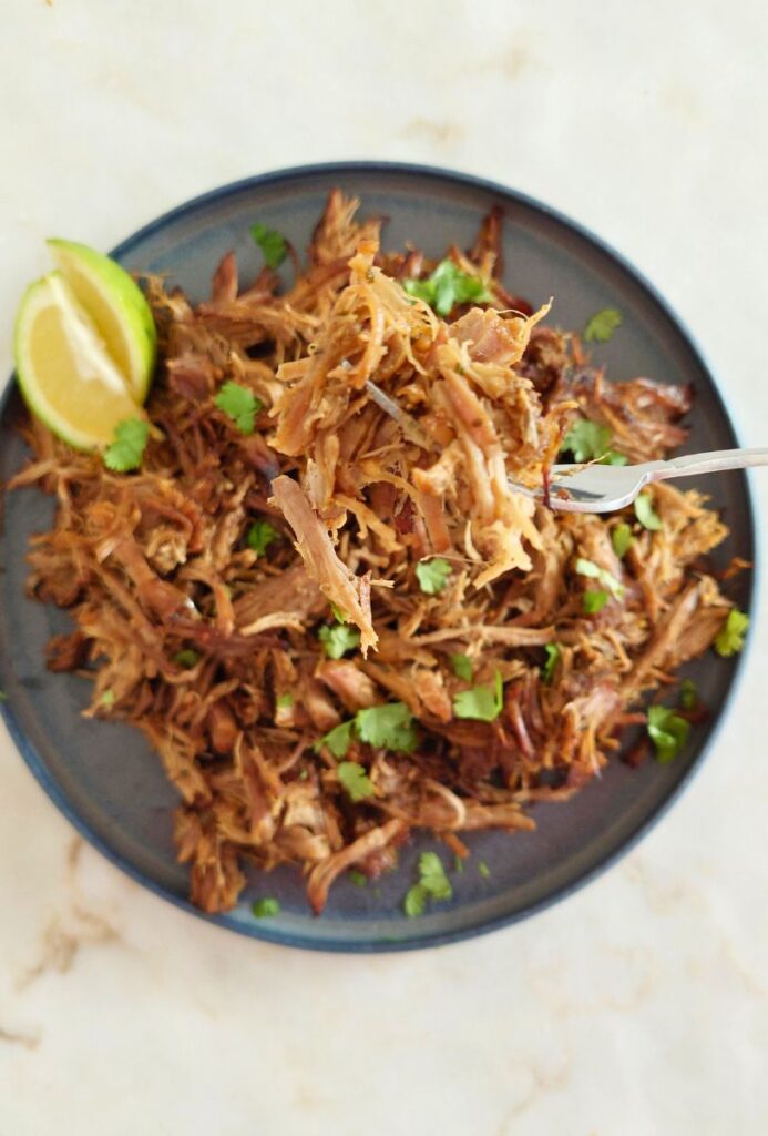 Receita saudável e simples Cachaço desfiado no forno Carnitas