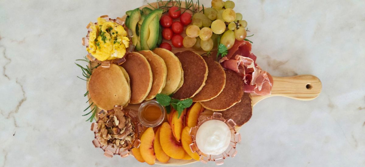 Tábua de panquecas para brunch