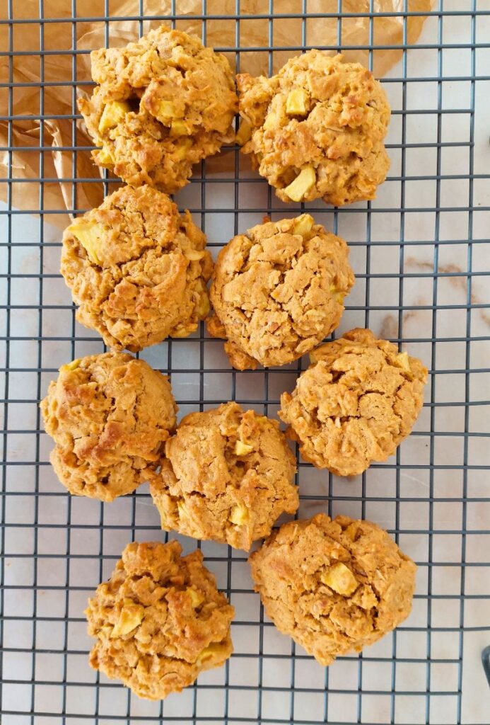 Bolachas de aveia manteiga de amendoim e maçã Receita fácil