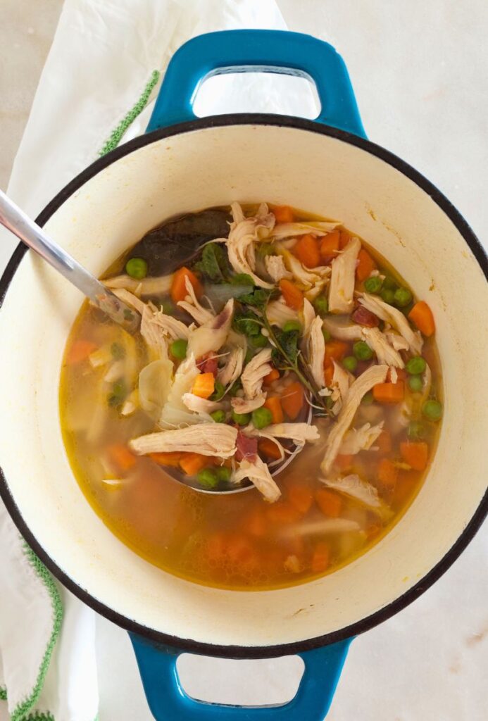 Canja de frango com massa Receita fácil e saudável