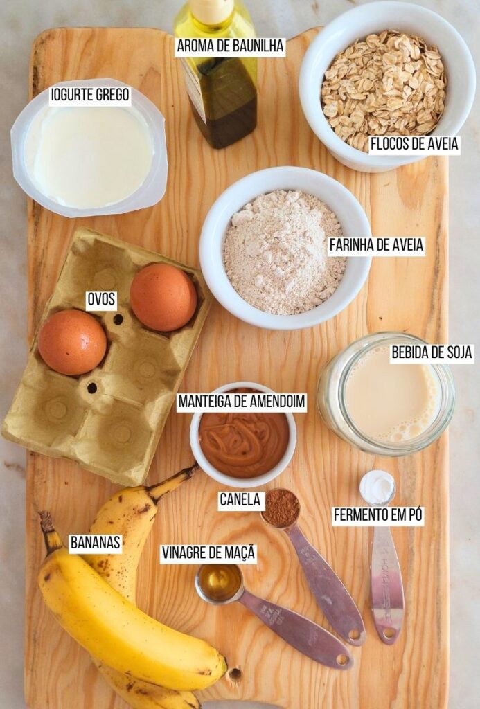 Ingredientes para baked oatmael para pequeno-almoço e lanche