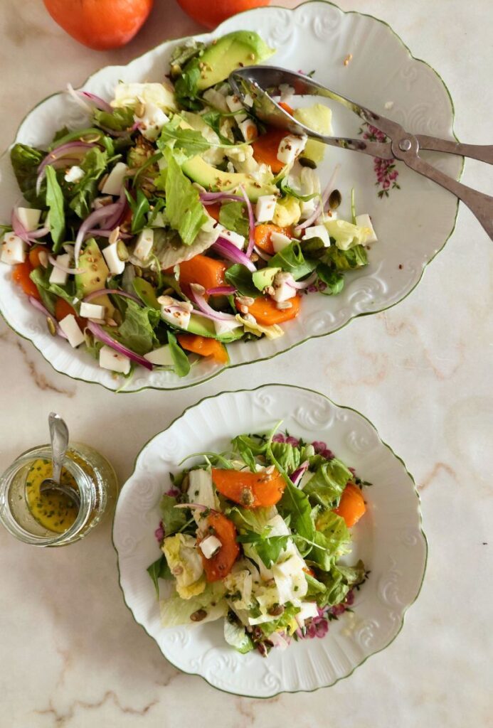 Salada de diospiro com queijo fresco Receita fácil