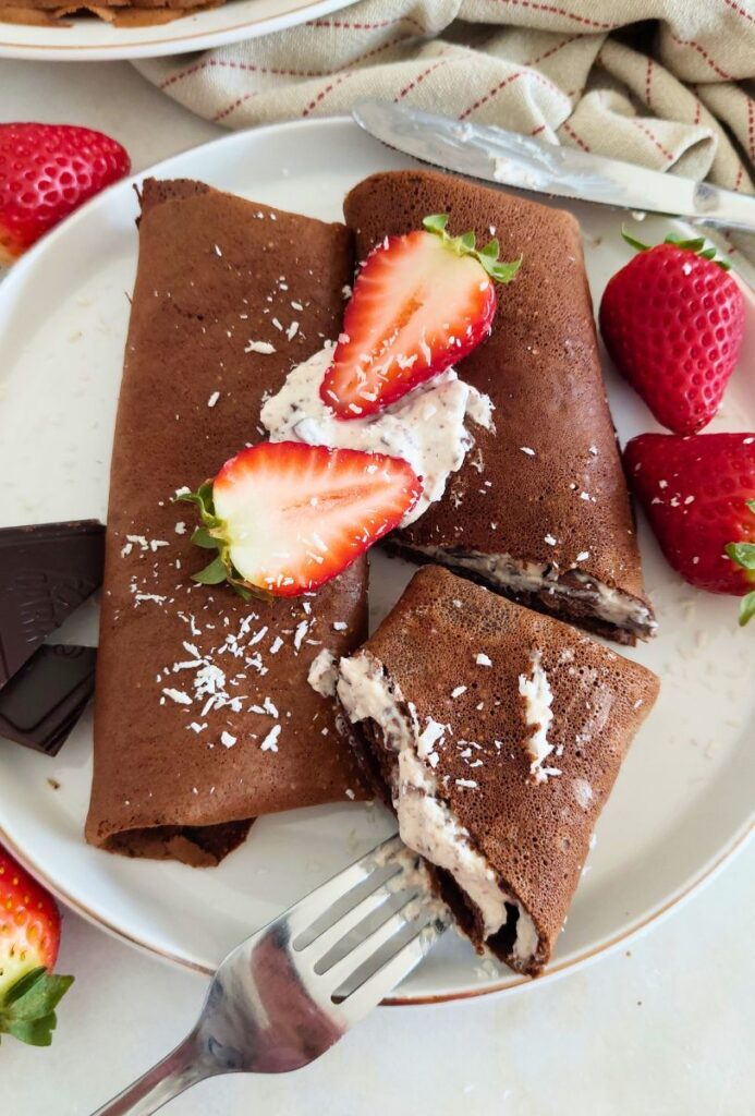 Crepes de Chocolate com Aveia Recheados com Skyr e Chocolate Negro fáceis