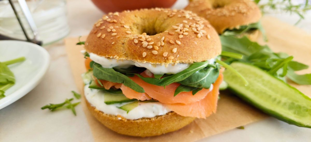 Bagel com salmão fumado