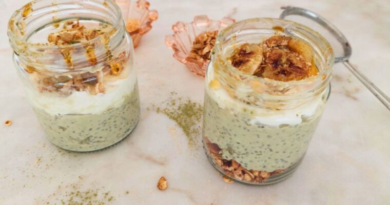 Pudim de chia matcha e coco