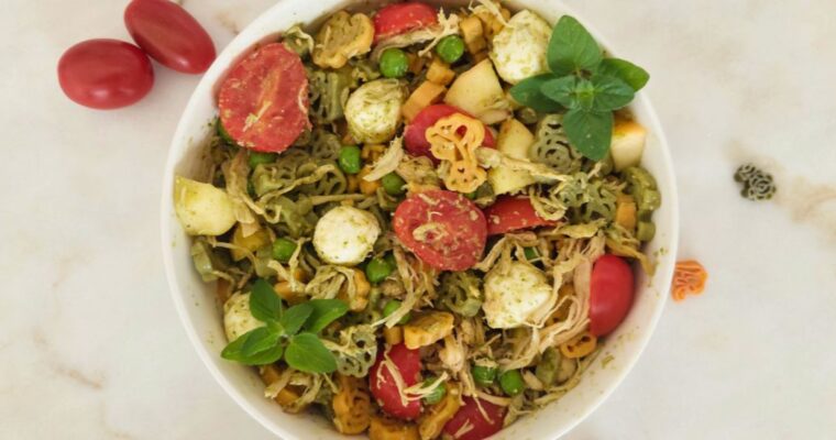 Salada de massa frango e pesto